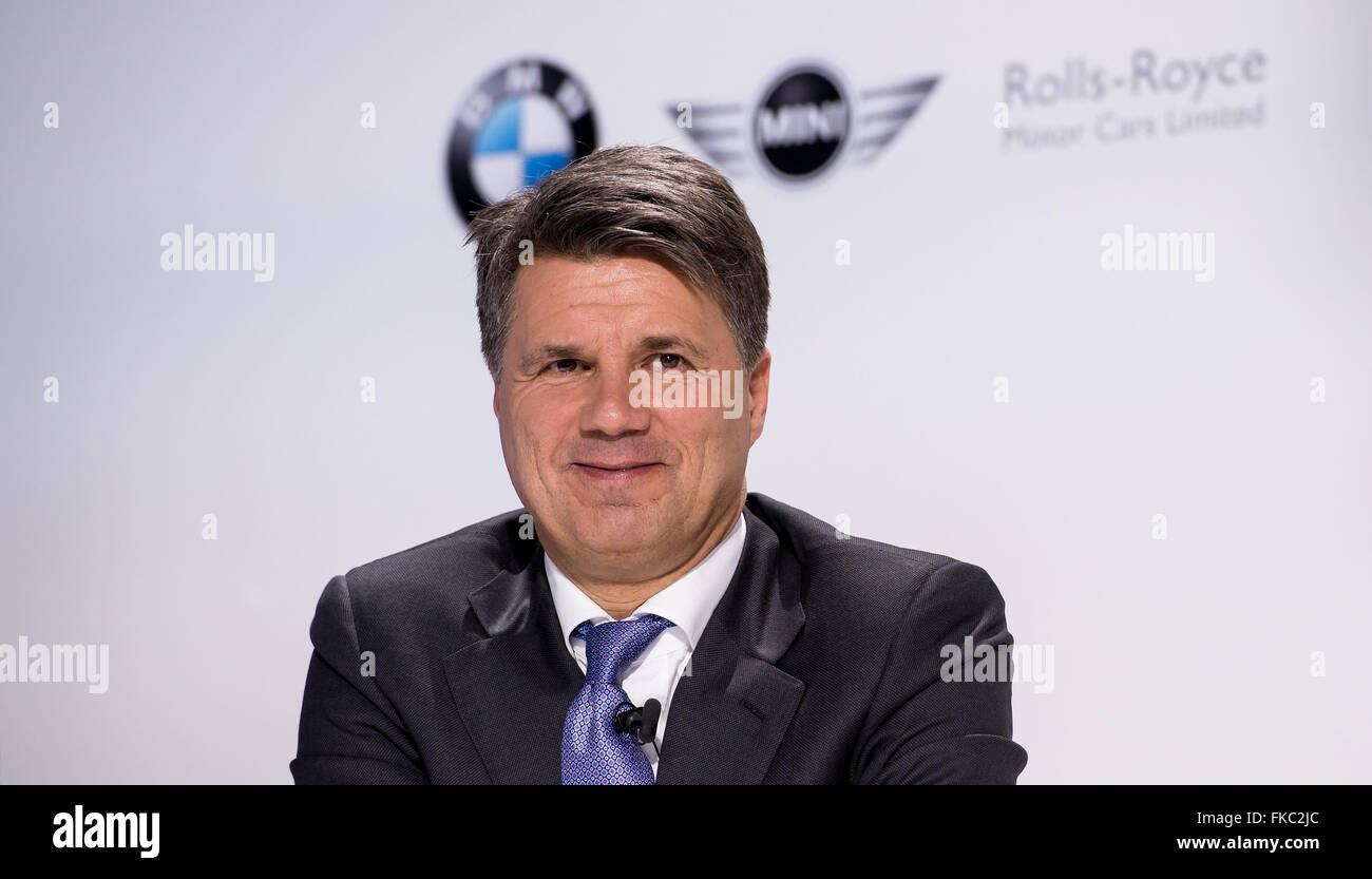 Monaco di Baviera, Germania. 07Th Mar, 2016. BMW AG CEO Harald Krueger assiste ad una conferenza stampa a Monaco di Baviera, Germania, 07 marzo 2016. La Bayerische Flugzeugwerke (lit. Aeromobili bavaresi opere) sono state fondate su 07 marzo 1916, che in seguito sono stati rinominati a Bayerische Motoren Werke (BMW, lit. Motore bavarese funziona). Foto: SVEN HOPPE/dpa/Alamy Live News Foto Stock