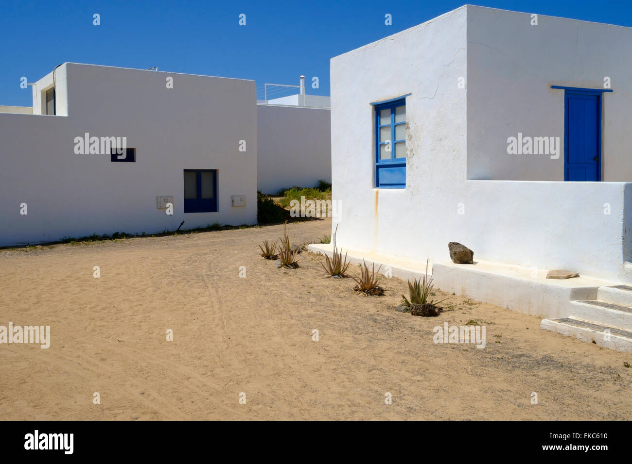 Case bianche in avenida Virgen del mar, Caleta de Sebo, Graciosa, Isole Canarie, Spagna,l'Europa. Foto Stock