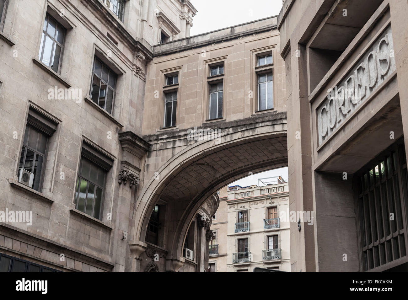 Retro degli edifici a Correos edificio, Barcellona. Foto Stock