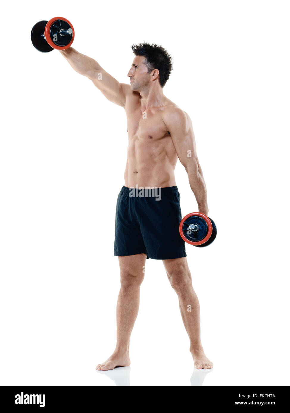 Un uomo caucasico esercizio pesi fitness esercizi isolati su sfondo bianco Foto Stock