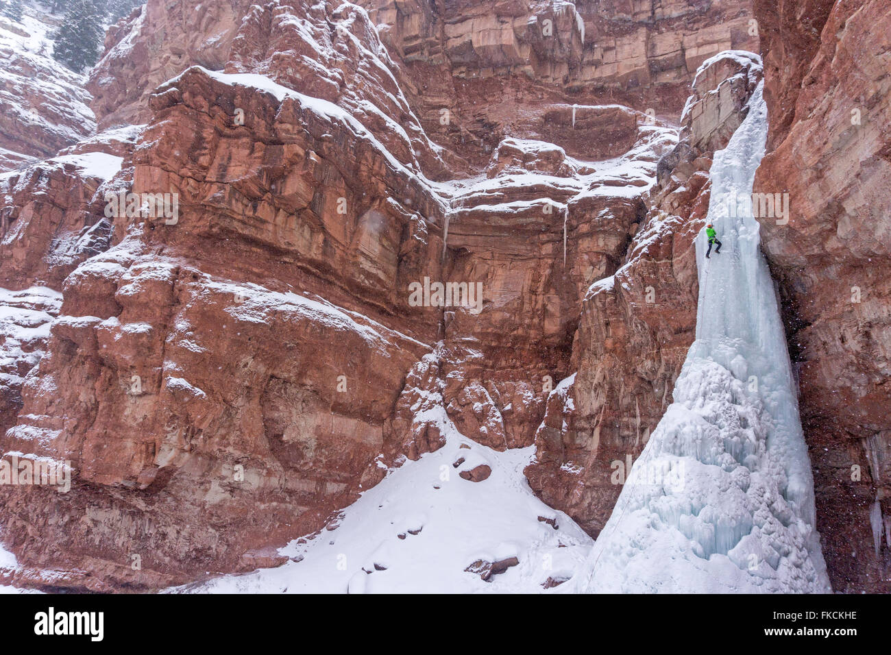 Un alpinista che conduce alla cornetta Creek cade al di fuori di Telluride Colorado Foto Stock