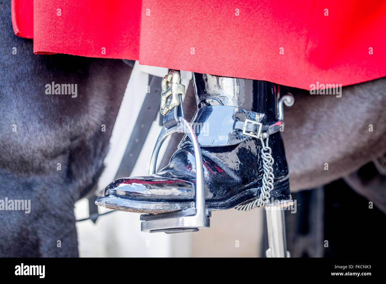 Boot e staffa di un soldato dalla vita delle guardie reggimento della cavalleria della famiglia. Foto Stock