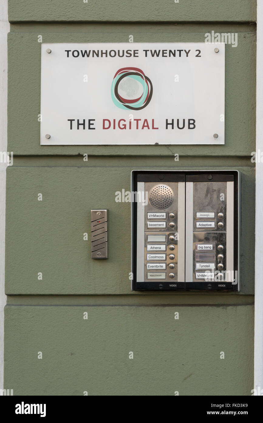 L'Hub digitale cartello fuori Townhouse venti 2, Dublino, Irlanda Foto Stock