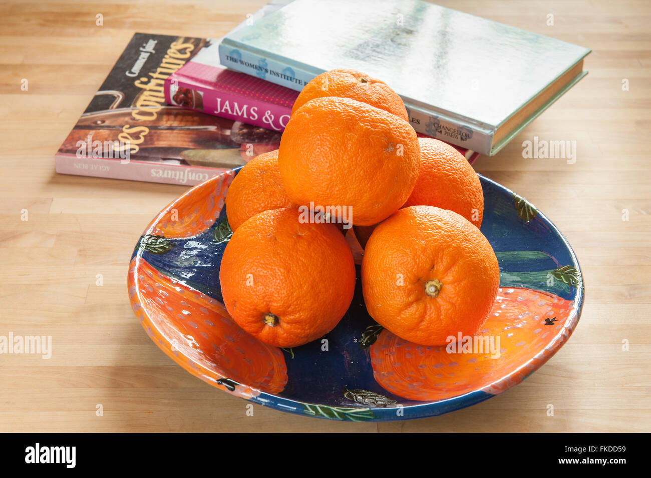 Preparazione per fare la marmellata di arance Foto Stock