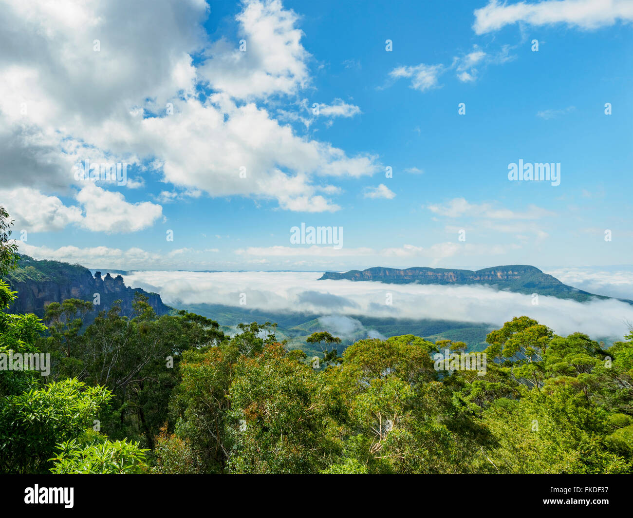 Vista in elevazione della formazione rocciosa Tre Sorelle Foto Stock