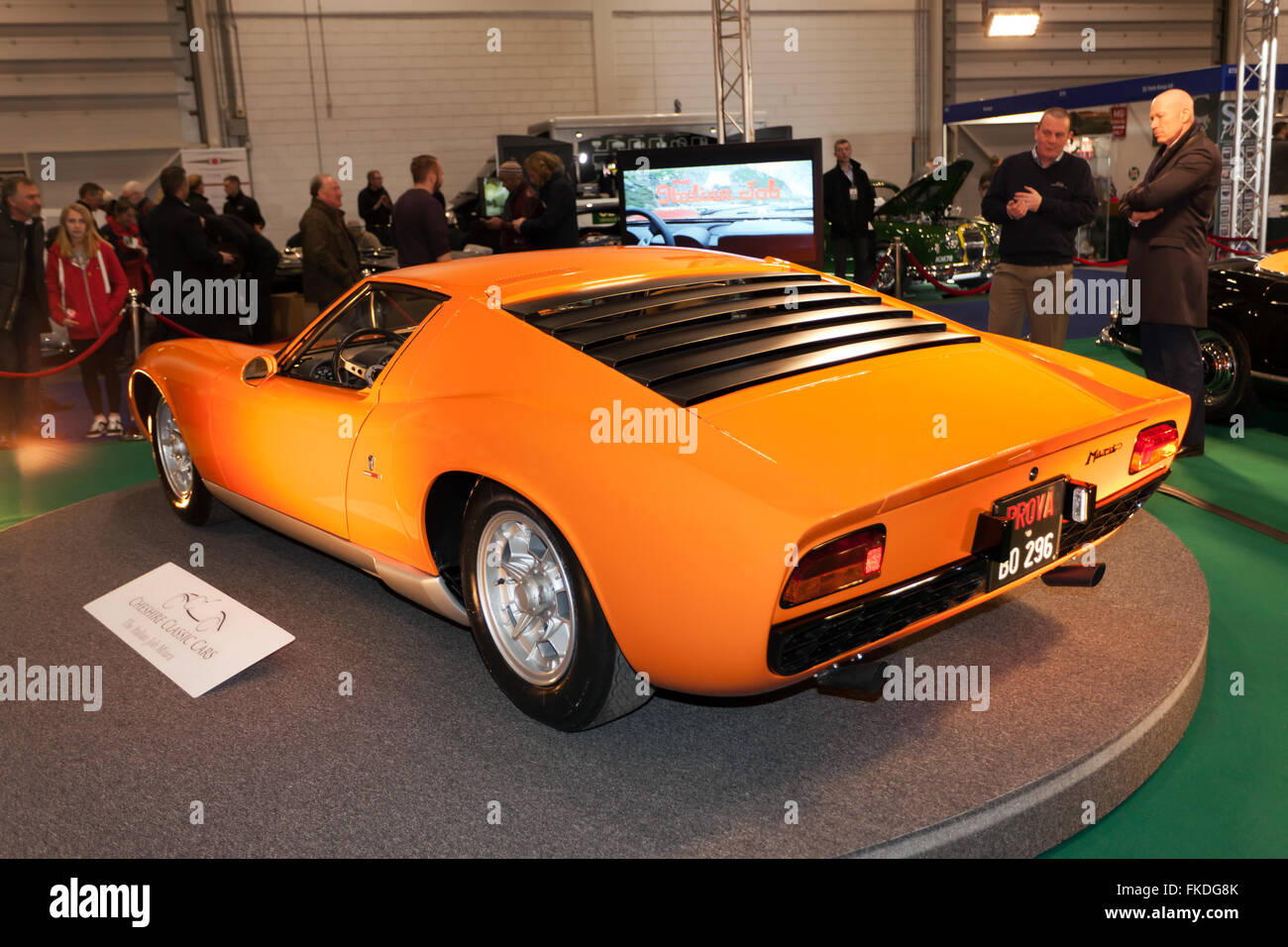 L'originale 1968 'Italian Job' Lamborghini Miura P400 facendo la sua prima apparizione pubblica al 2016 London Classic Car Show Foto Stock