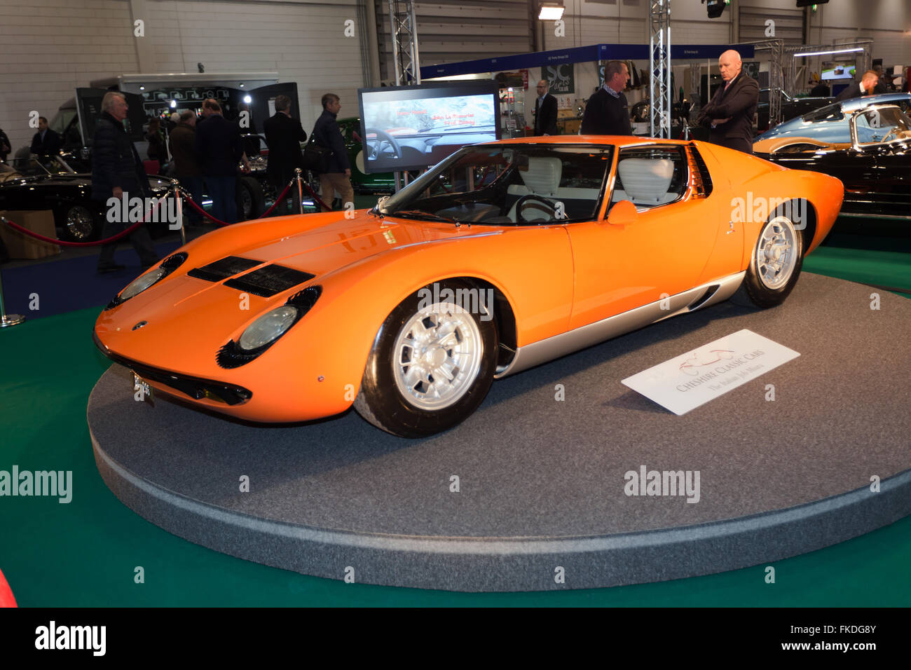 L'originale 1968 'Italian Job' Lamborghini Miura P400 facendo la sua prima apparizione pubblica al 2016 London Classic Car Show Foto Stock