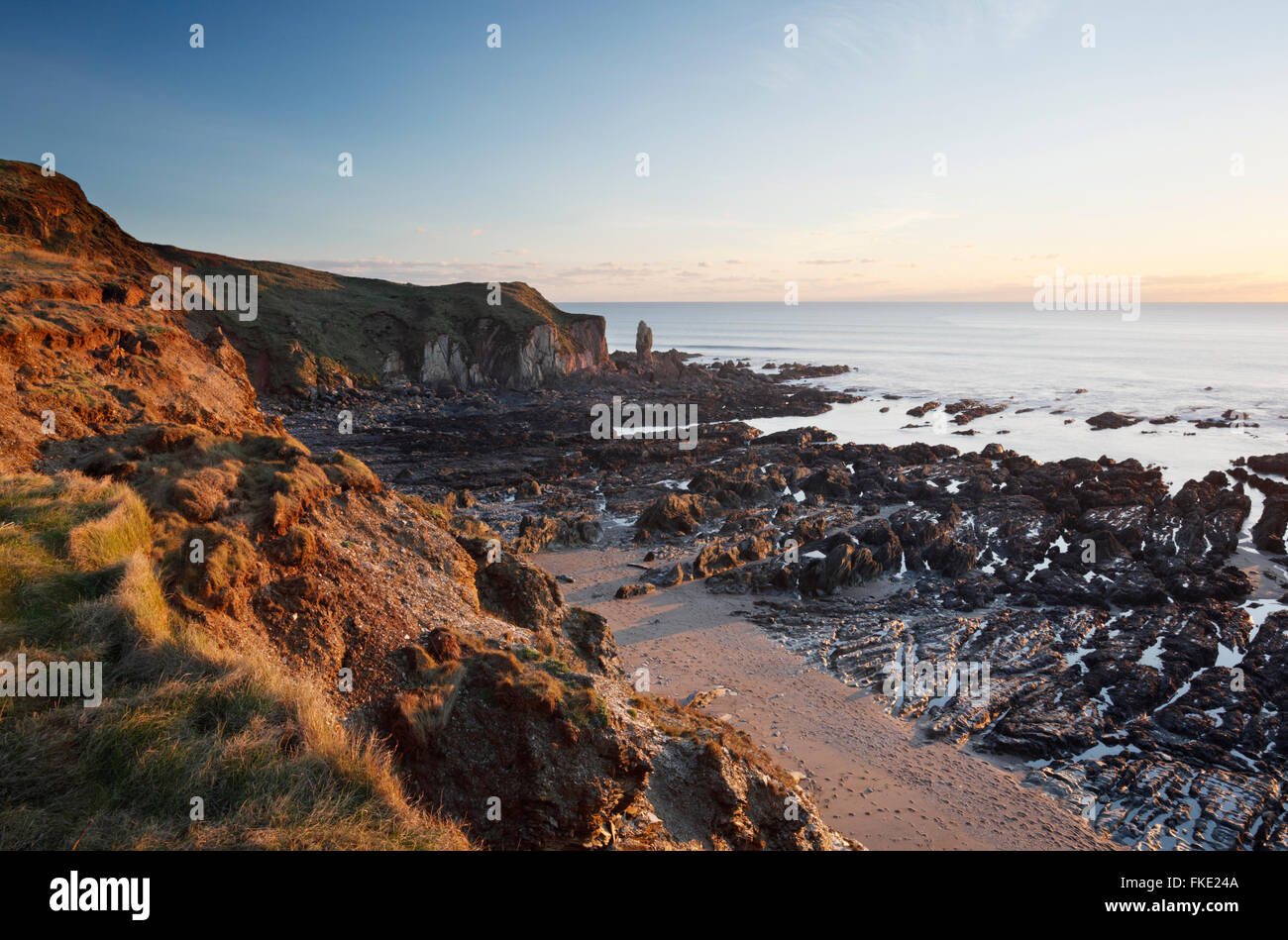 Bantham Beach e la pietra lunga. Sud prosciutti. Devon. Regno Unito. Foto Stock