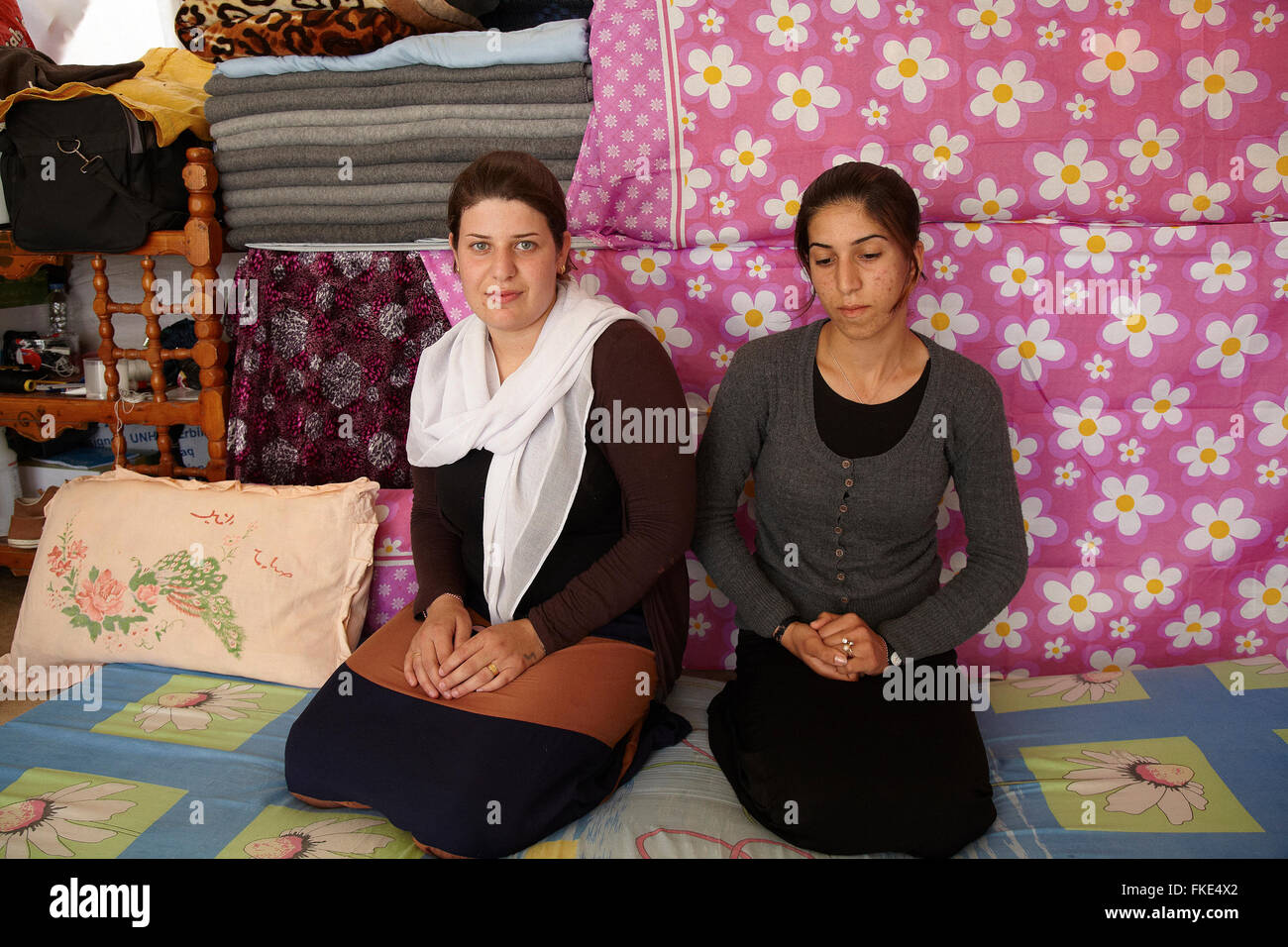 Due ragazze yazidi che sono sopravvissuti di Iside. Foto Stock