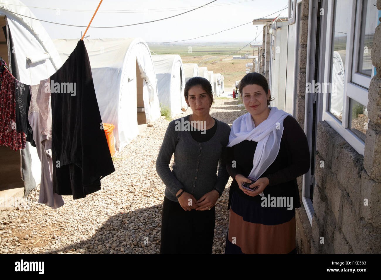 Due ragazze yazidi che sono sopravvissuti di Iside. Foto Stock