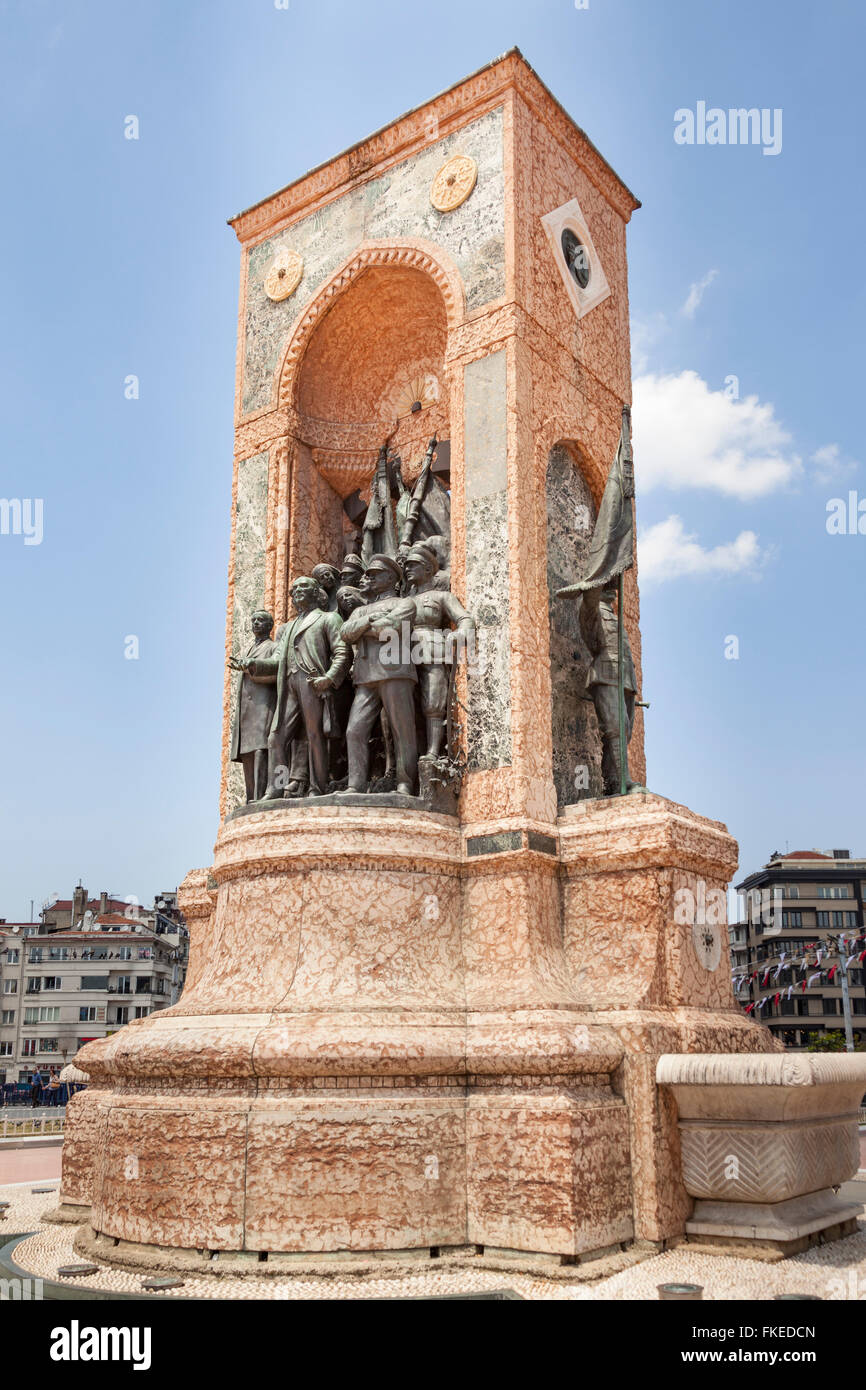 Repubblica monumento, progettato da Pietro Canonica, Piazza Taksim, Istanbul, Turchia Foto Stock