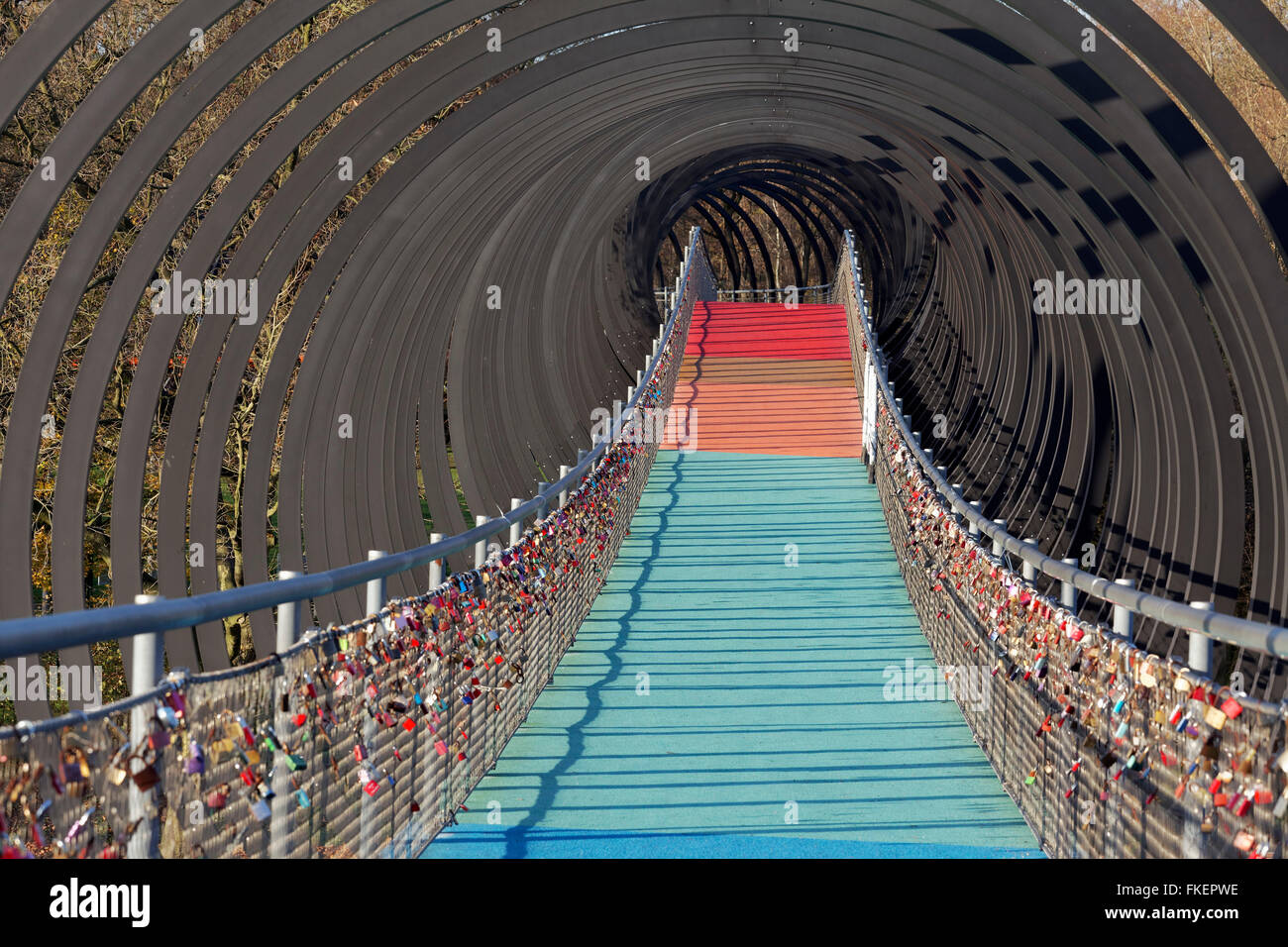 Passerella a spirale, Slinky molle per fama, architetto Tobias Rehberger, Oberhausen, distretto della Ruhr, Renania settentrionale-Vestfalia Foto Stock