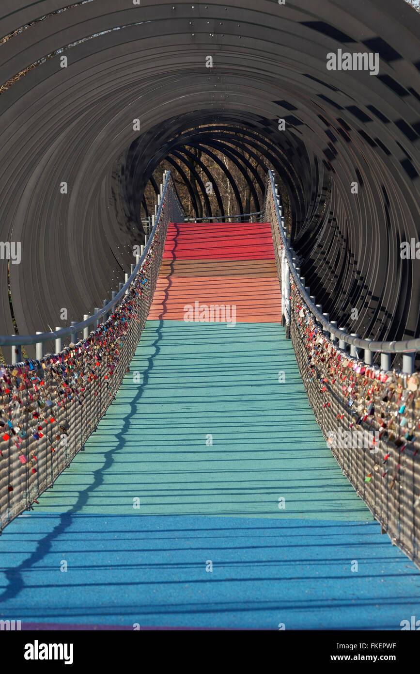 Passerella a spirale, Slinky molle per fama, architetto Tobias Rehberger, Oberhausen, distretto della Ruhr, Renania settentrionale-Vestfalia Foto Stock