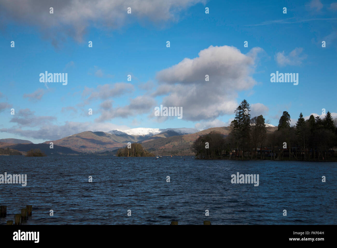 Il Fairfield Horseshoe sopra Ambleside e pontili allagata da Bowness Windermere Lake District Cumbria Inghilterra England Foto Stock