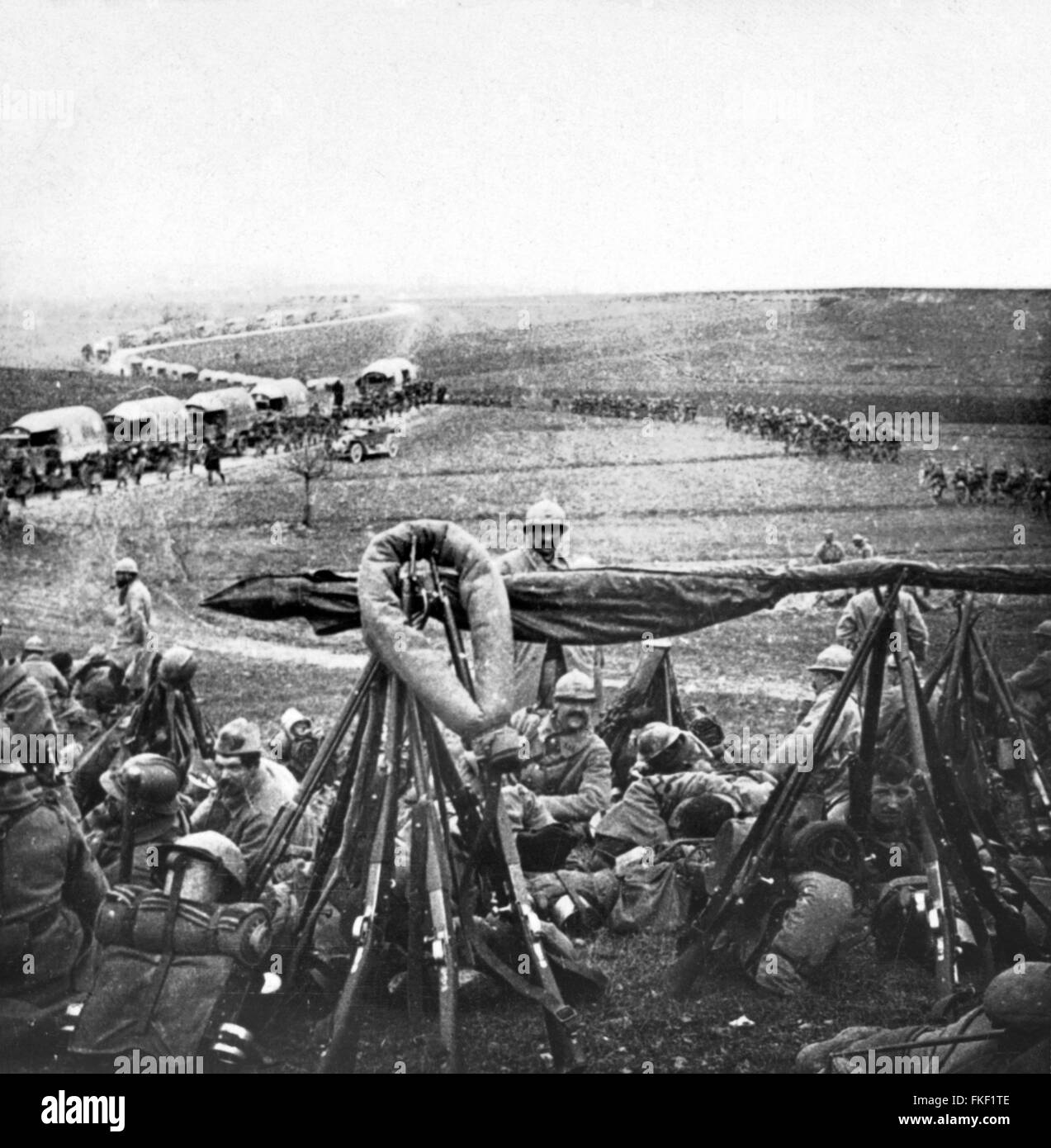 Le truppe francesi e il trasporto su "la via sacra,' durante la I Guerra Mondiale la battaglia di Verdun, 1916 Foto Stock