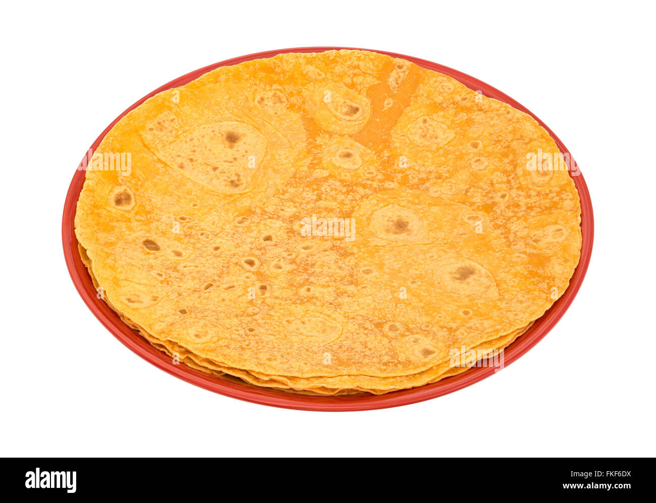 Varie Il pomodoro tortilla avvolge su una piastra isolata su uno sfondo bianco. Foto Stock