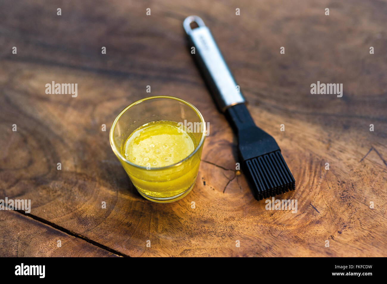 Olio e una spazzola di silicio Foto Stock