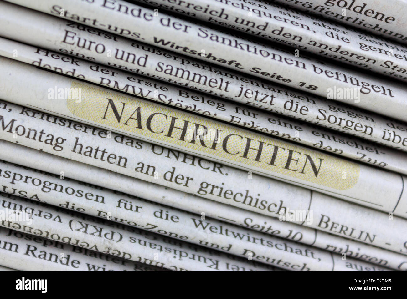 Nachrichten, markiertes Wort in Zeitung Foto Stock