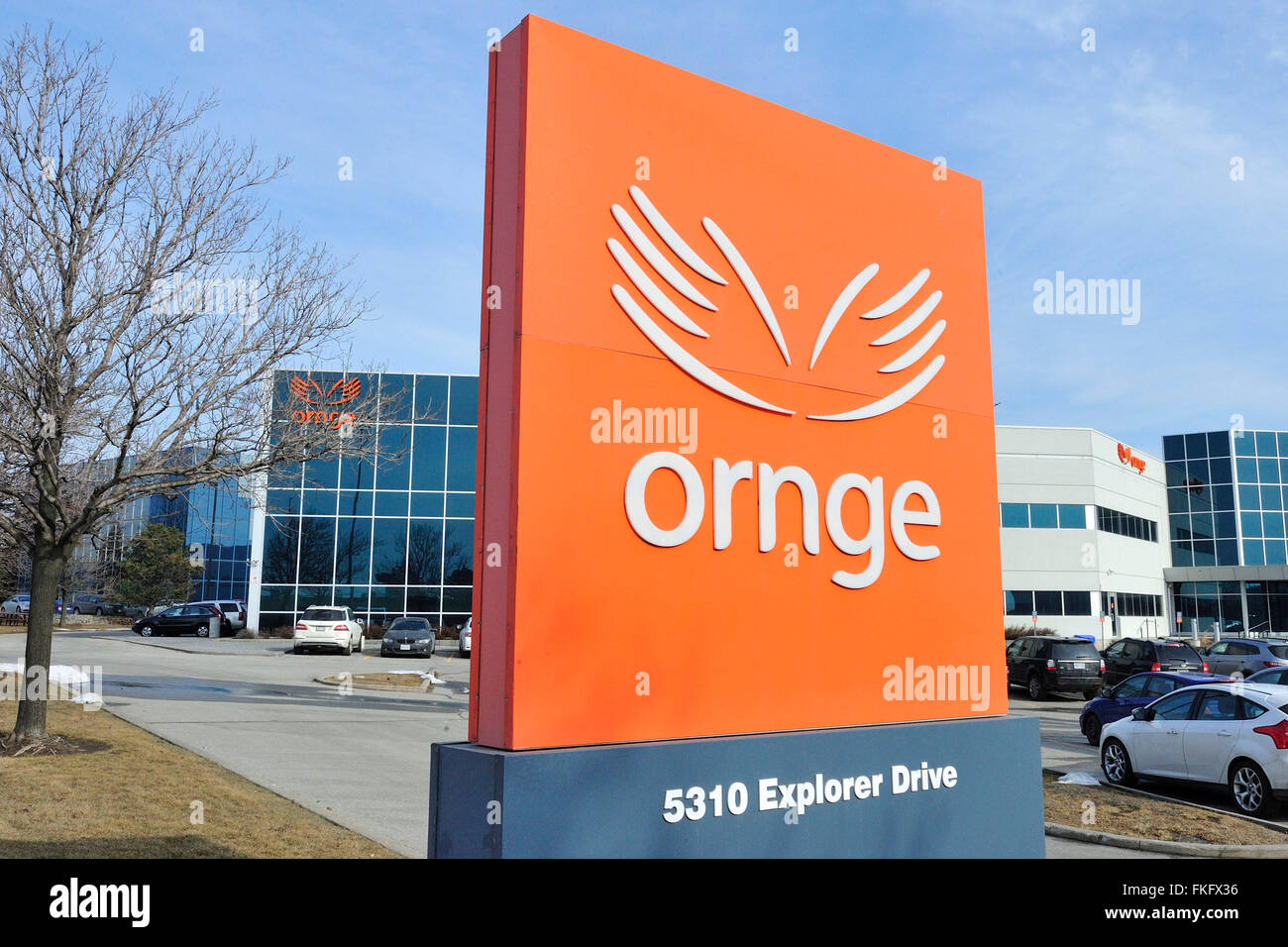 Ornge logo aziendale e digital signage come visualizzato al di fuori della sede di Mississauga il 8 marzo 2016. La stampa canadese immagini/Dominic ChanOrnge logo aziendale e digital signage come visualizzato al di fuori della sede di Mississauga il 8 marzo 2016. Foto Stock