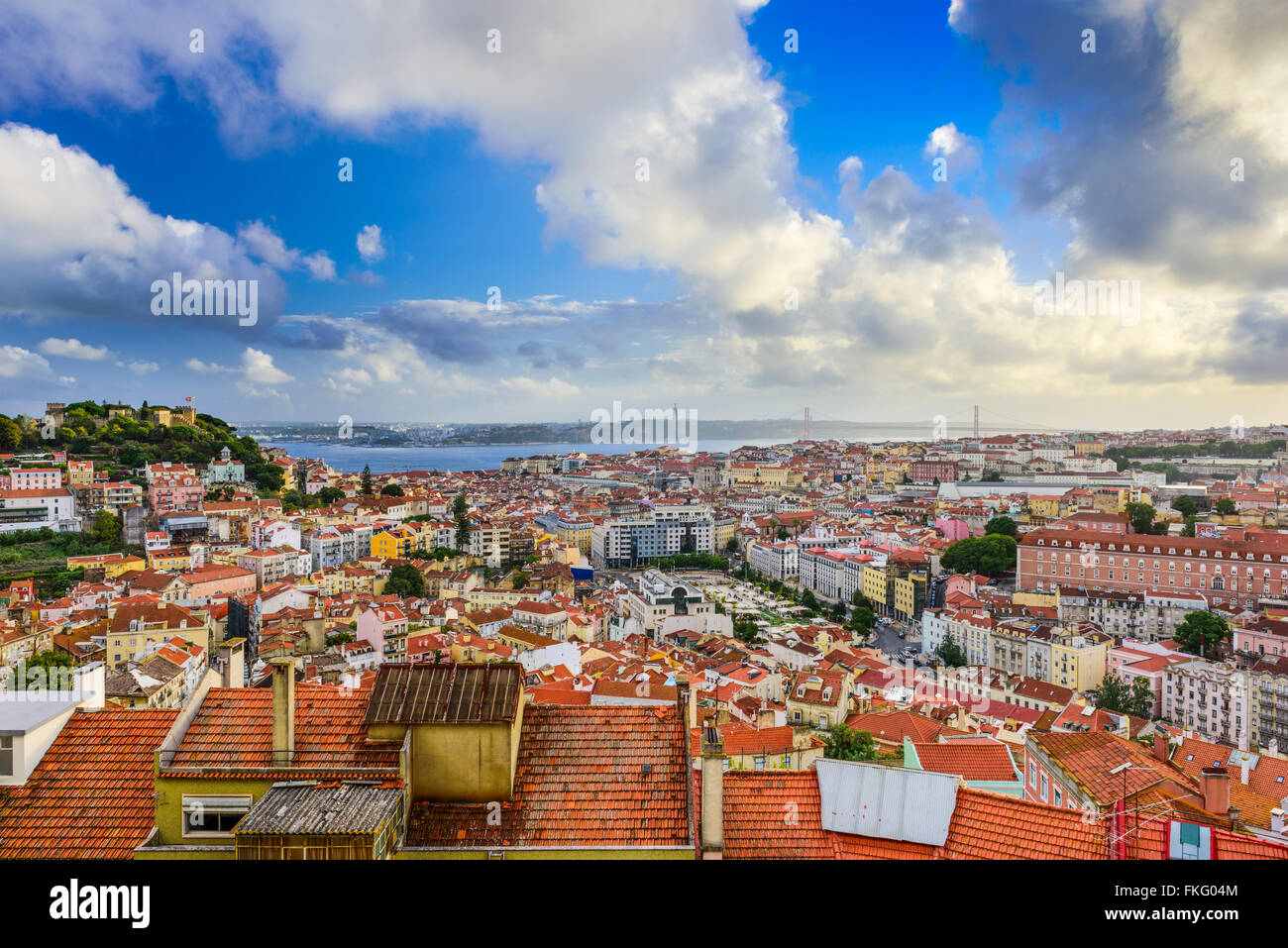 Lisbona, Portogallo skyline di giorno in giorno. Foto Stock