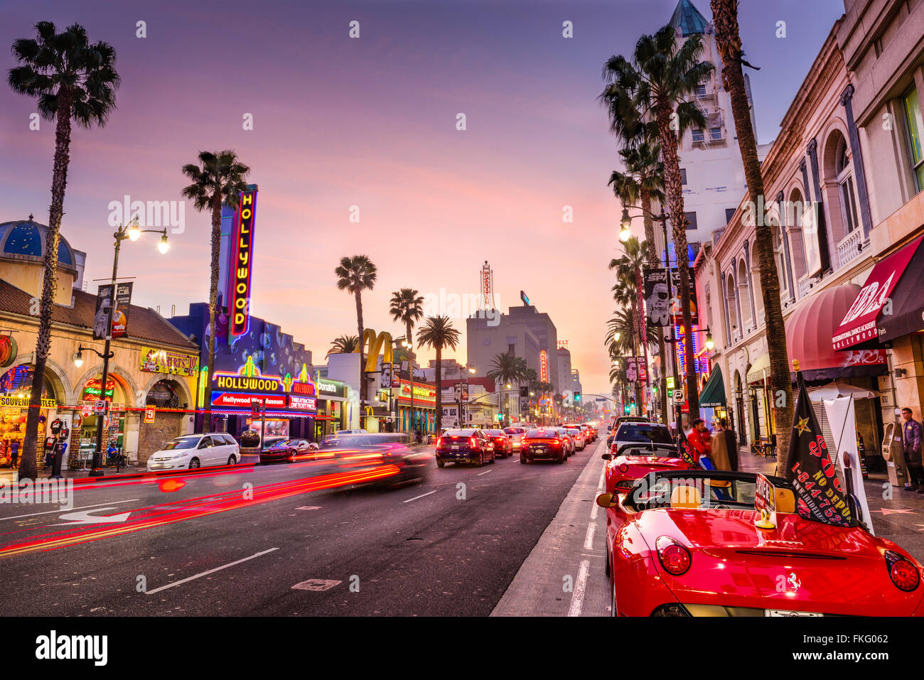 Il traffico su Hollywood Boulevard in Hollywood, California, Stati Uniti d'America. Foto Stock