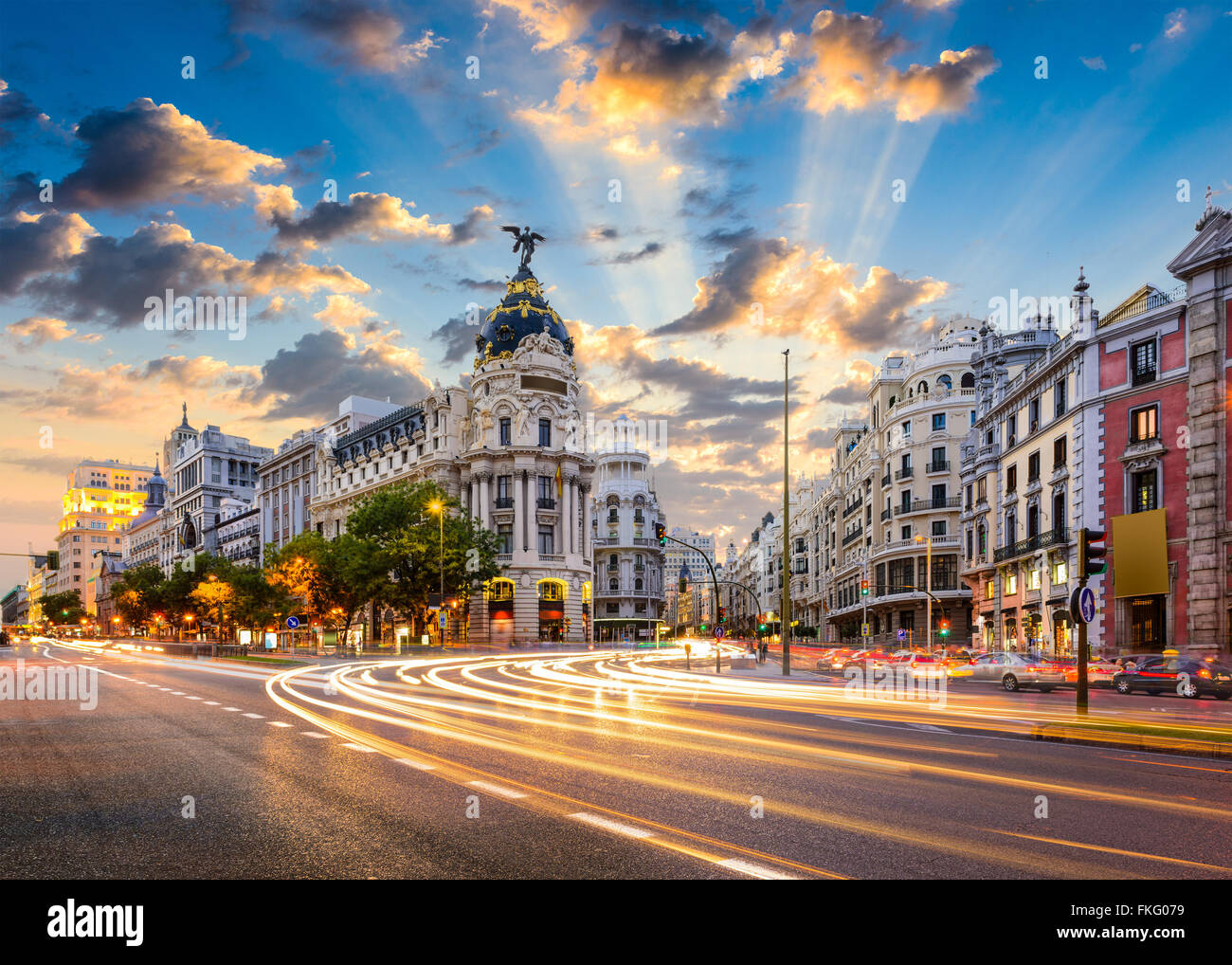 Madrid, Spagna paesaggio urbano di Calle de Alcalá e la Gran Via. Foto Stock