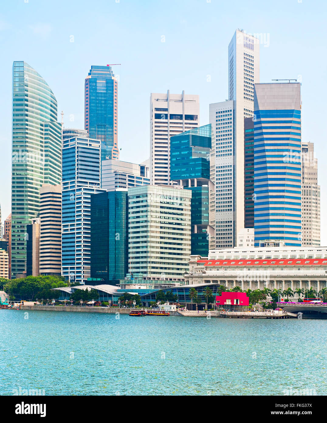 Vista di Singapore Downtown Core sulla riva del fiume Foto Stock