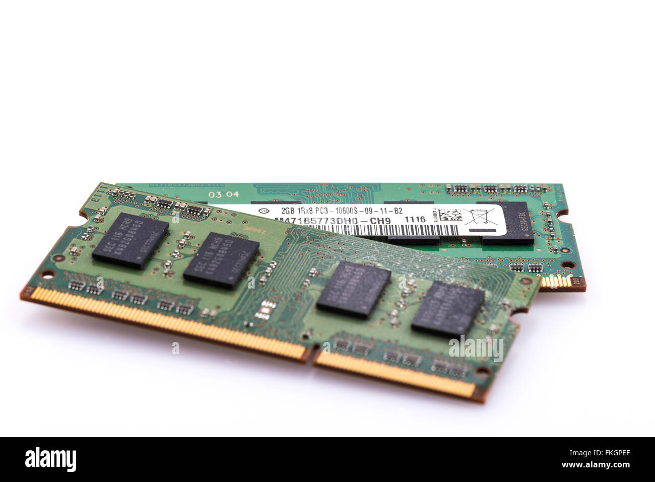 Due SODIMM moduli di memoria su sfondo bianco Foto Stock