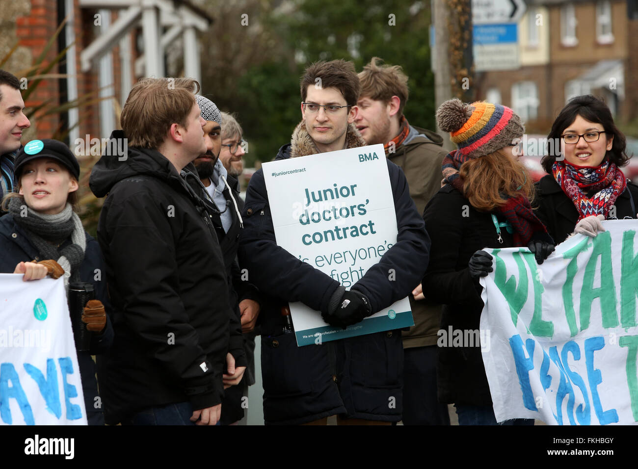 Chichester, Regno Unito. 9 Marzo, 2016. I medici lo sciopero per la terza volta su nuovo contratto essendo portato dal governo. Nella foto è colpire al di fuori dell ospedale di Chichester, West Sussex, Regno Unito. Credito: Sam Stephenson/Alamy Live News. Foto Stock
