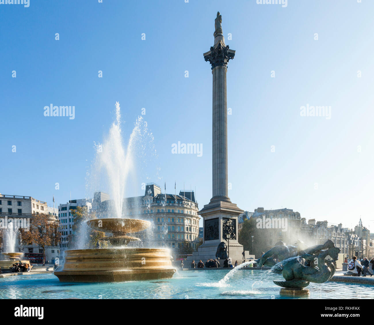 Fontane e Nelson's Colonna, Trafalgar Square, London, England, Regno Unito Foto Stock