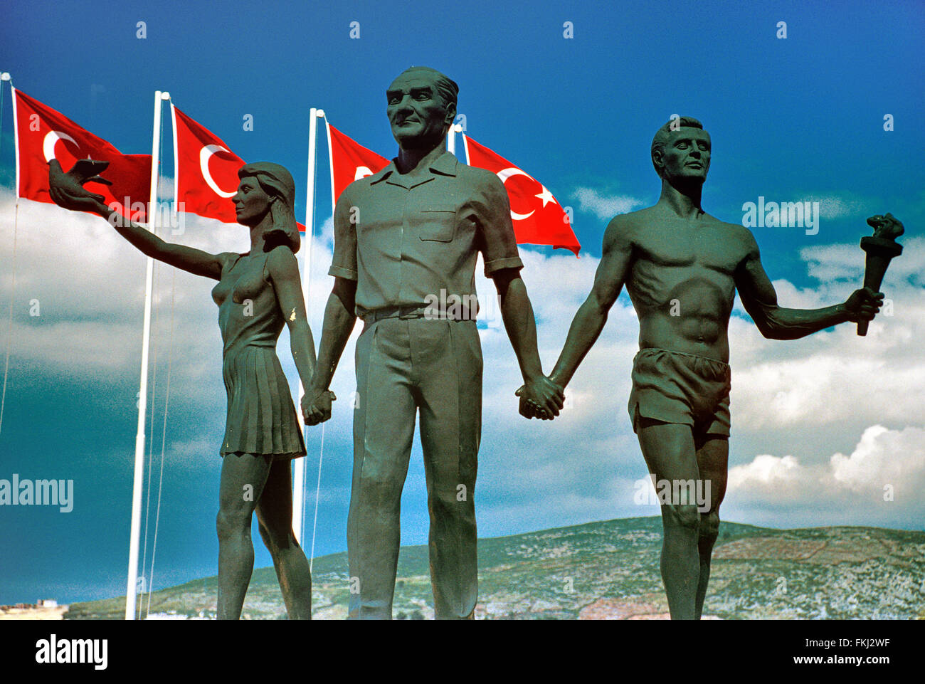 Nazionalista monumento di Ataturk e gioventù turca scultura, Kusadasi, Turchia Foto Stock