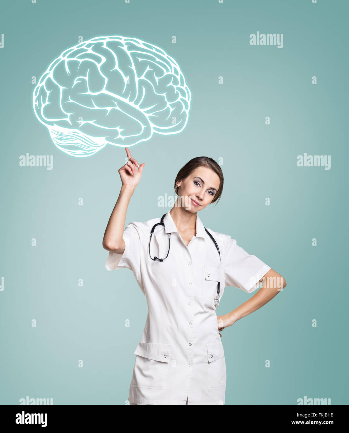 Medico donna in uniforme touch cervello verniciato Foto Stock
