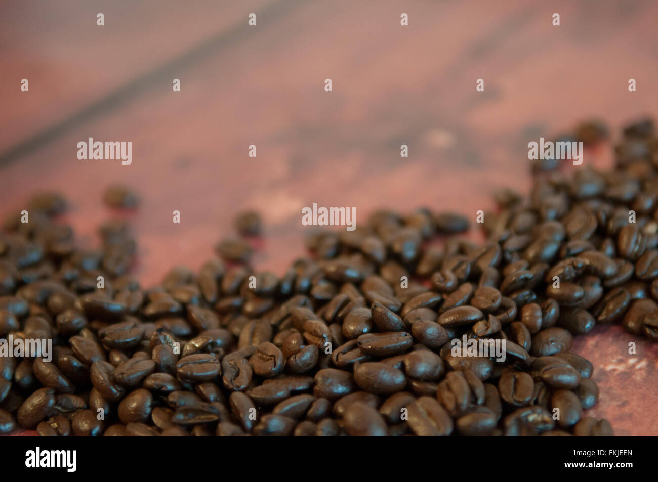 Un telaio pieno di chicchi di caffè per un utile background bevande Foto Stock