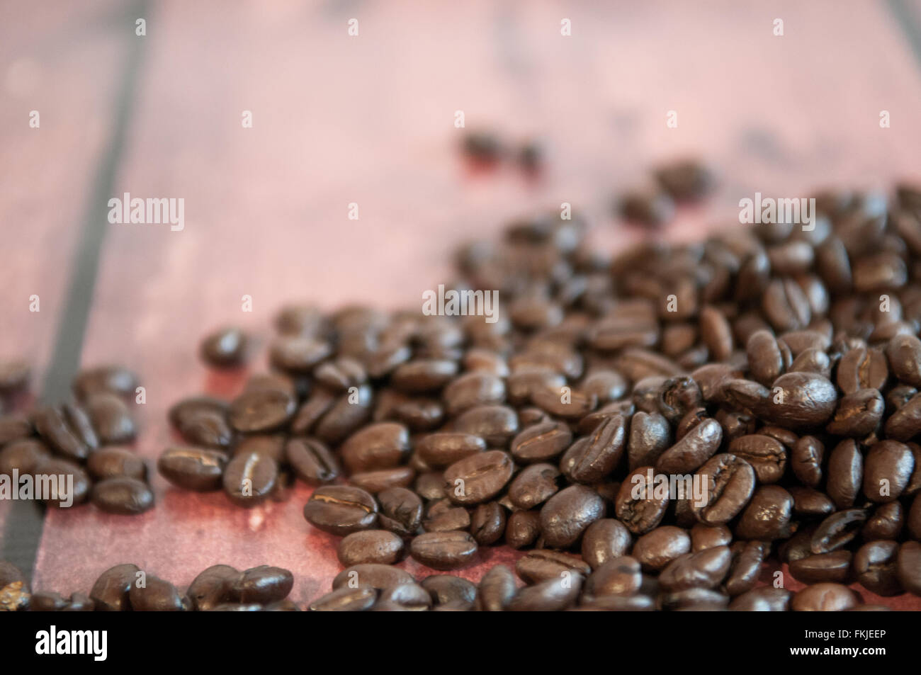 Un telaio pieno di chicchi di caffè per un utile background bevande Foto Stock