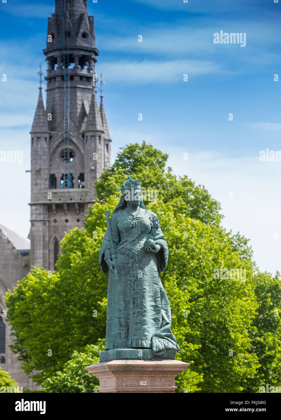 Statua della regina Victoria a Queens Cross nella città di Aberdeen in Scozia, Regno Unito, Foto Stock