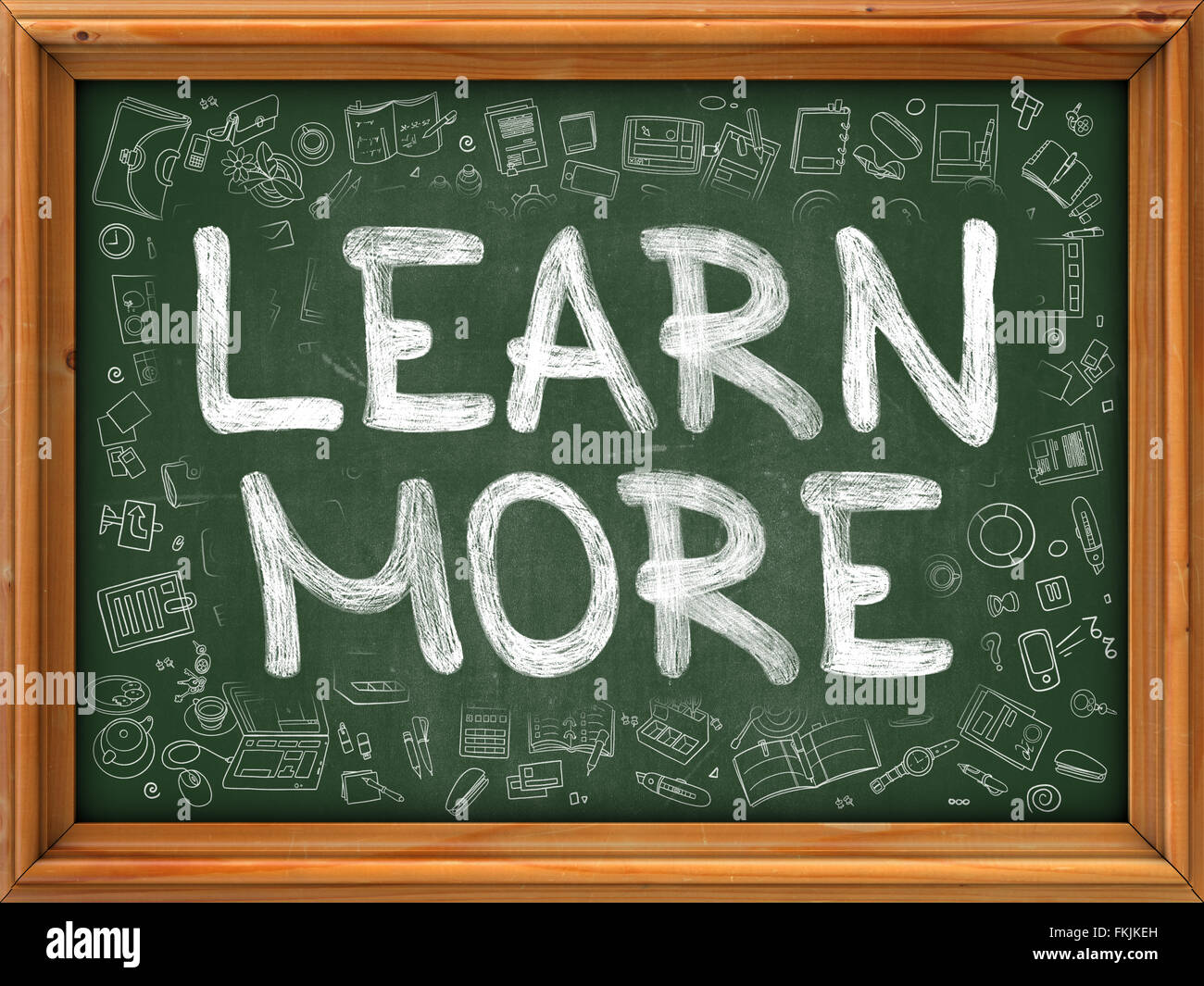 Per saperne di più - disegnata a mano sulla lavagna verde. Foto Stock