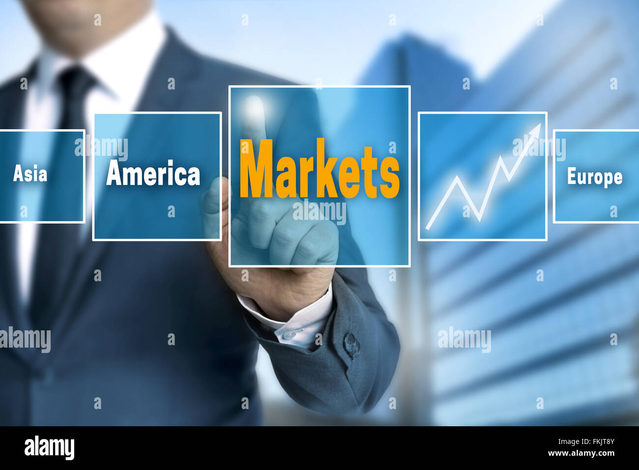 Touchscreen di mercato è gestito da parte dell'imprenditore. Foto Stock