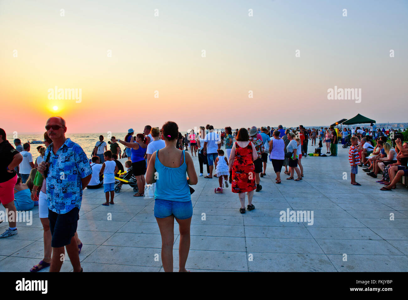 Chiesa di St Donal & Cattedrale Romanica Anastasia e il museo archeologico con campanile,Harbour Bridge,Tramonto,Zadar, Croazia Foto Stock