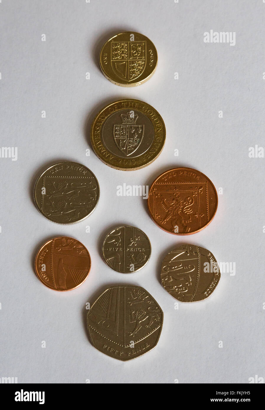 Scudo composta di monete britannica Sterling. Foto Stock
