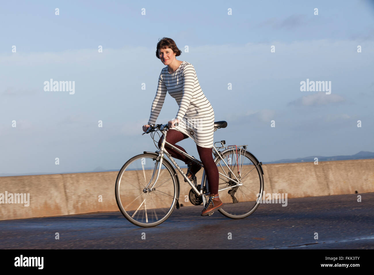 Jo Holton, inventore della "Penny Yo' PANTALONI' - un gadget per fare escursioni in bicicletta nelle gonne più pratico. Foto Stock