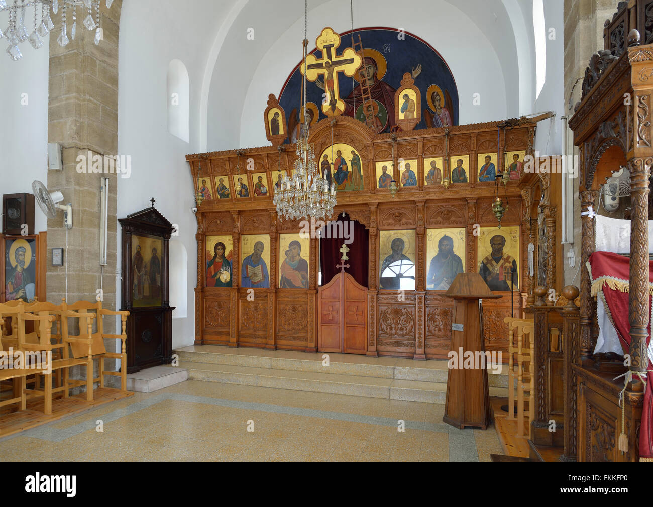 Interno di Agios Georgios nuova chiesa, Pegeia, Cipro Foto Stock