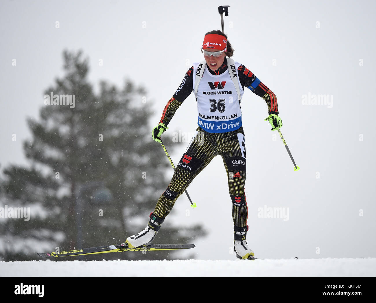 Oslo, Norvegia. 9 Marzo, 2016. Laura Dahlmeier della Germania in azione durante le donne 15km gara individuale presso i Campionati Mondiali di Biathlon in Holmenkollen Ski Arena, Oslo, Norvegia, 09 marzo 2016. Foto: Hendrik Schmidt/dpa Credito: dpa picture alliance/Alamy Live News Foto Stock