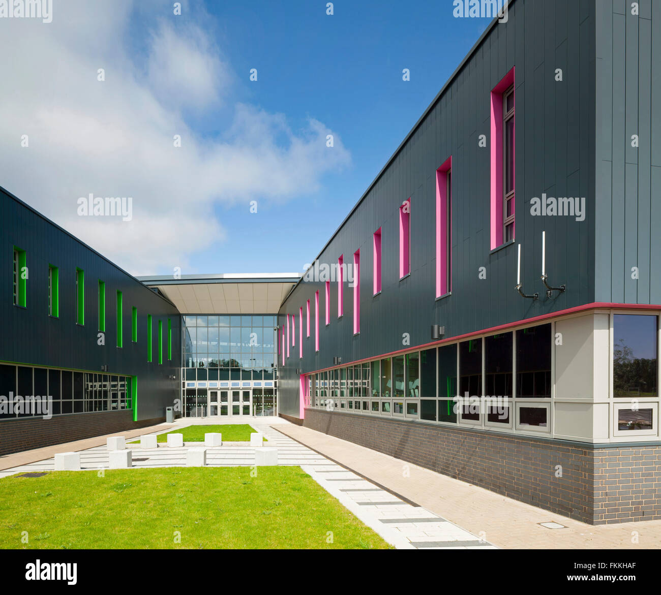 Una vista esterna di Oakfield Community College, un moderno edificio a Middlesbrough. Un campus per l'apprendimento. Foto Stock