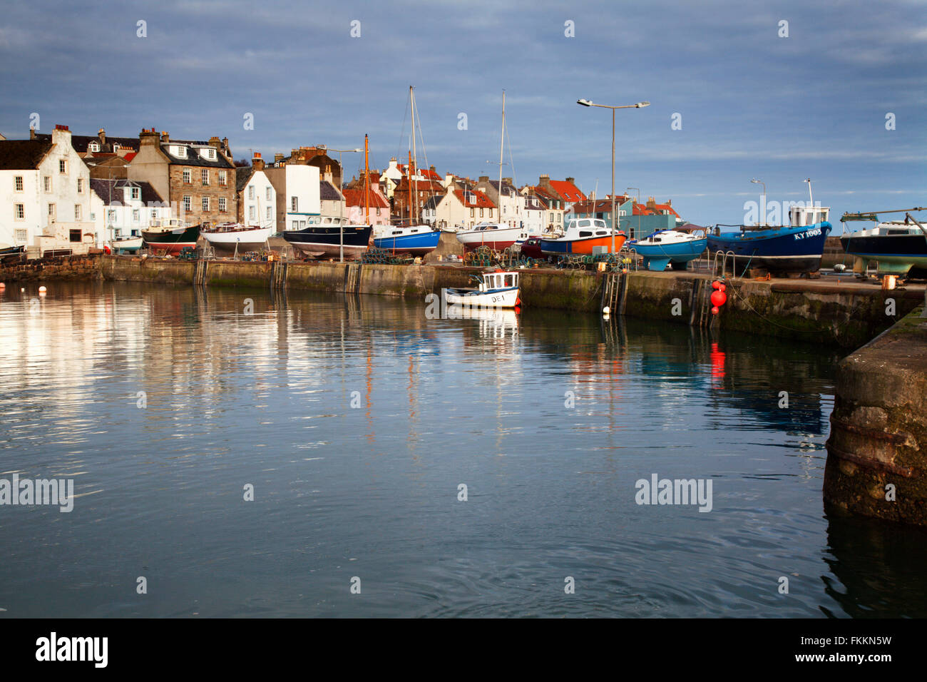 Barche a St Monans Harborr East Neuk di Fife Scozia Scotland Foto Stock