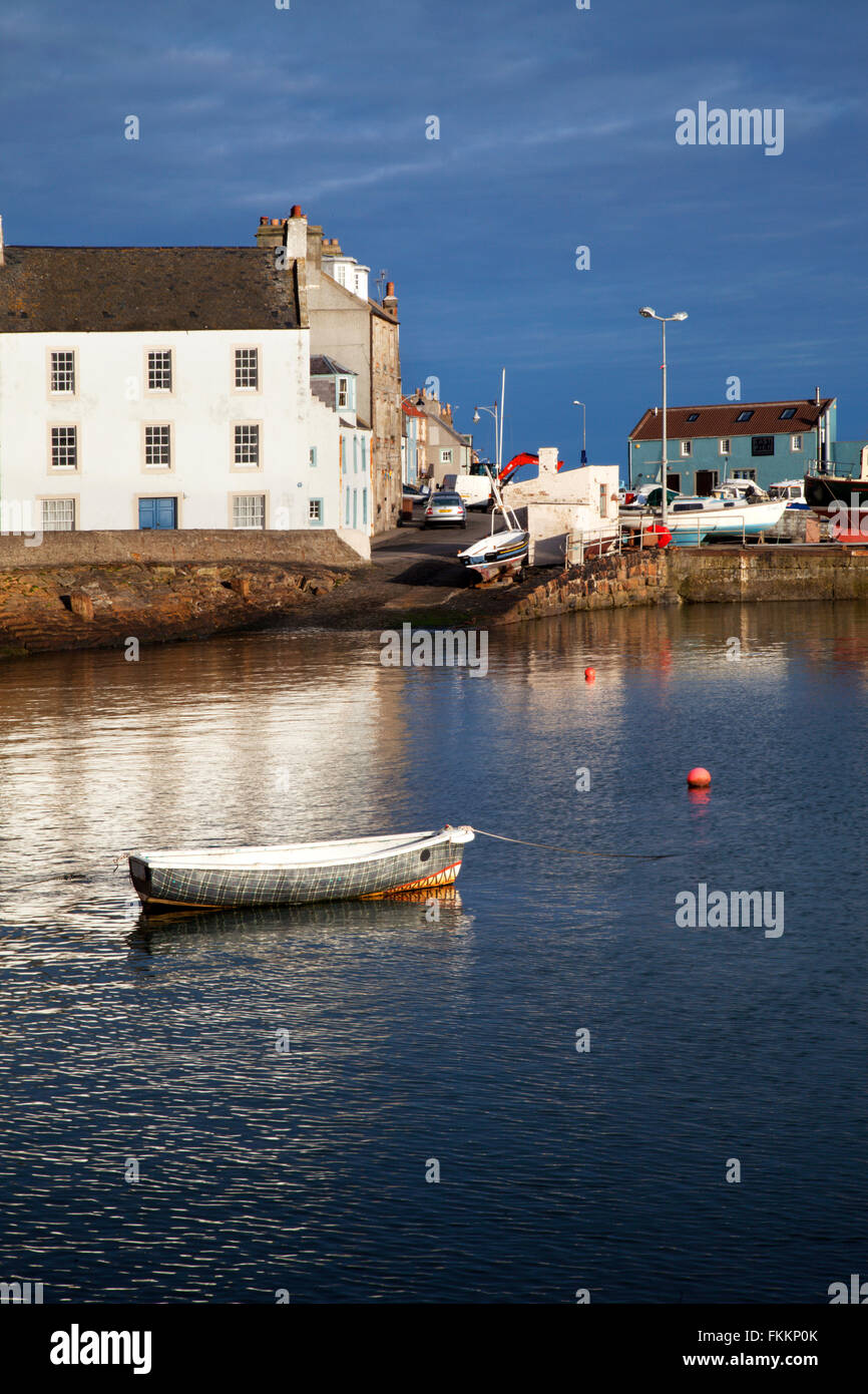 Le barche nel porto di St Monans East Neuk di Fife Scozia Scotland Foto Stock