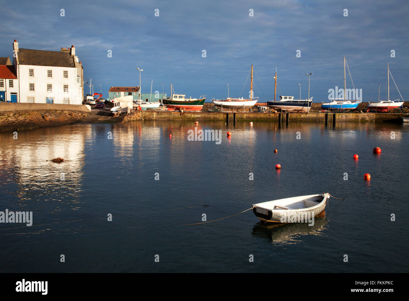 Le barche nel porto di St Monans East Neuk di Fife Scozia Scotland Foto Stock