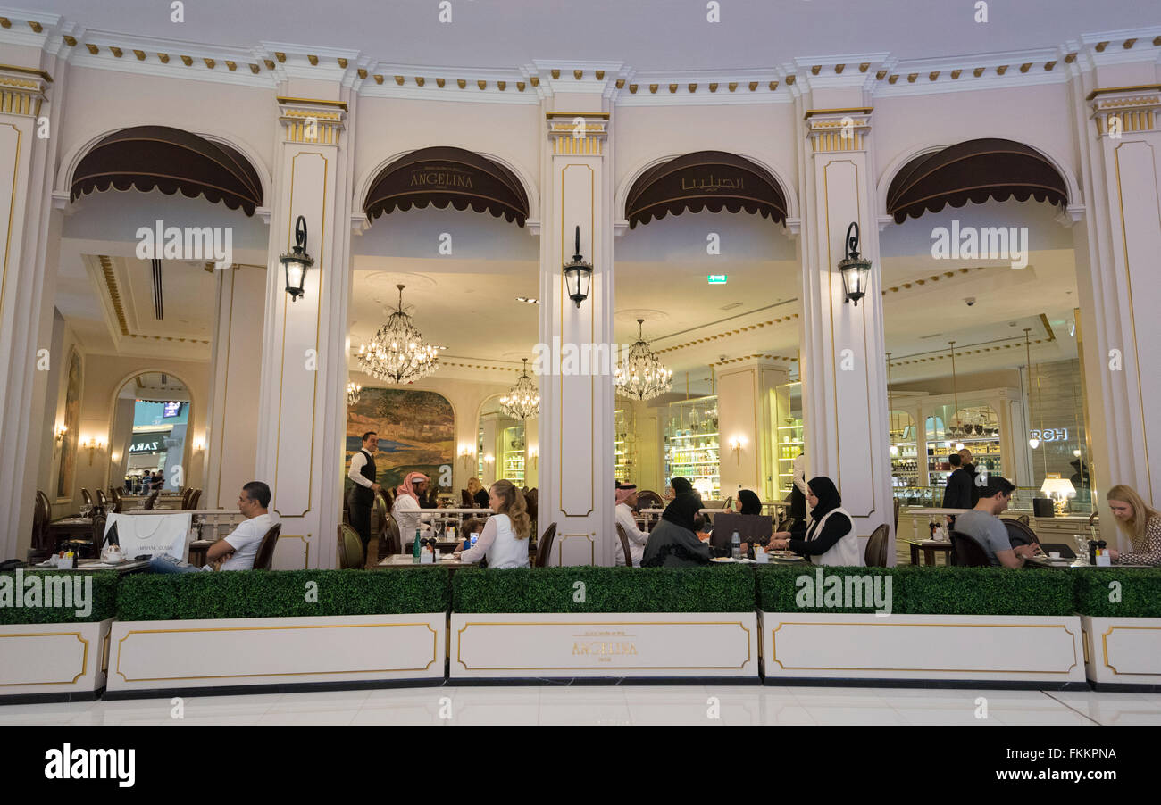 Sistemazione di Angelina Cafe nel centro commerciale di Dubai Emirati Arabi Uniti Foto Stock