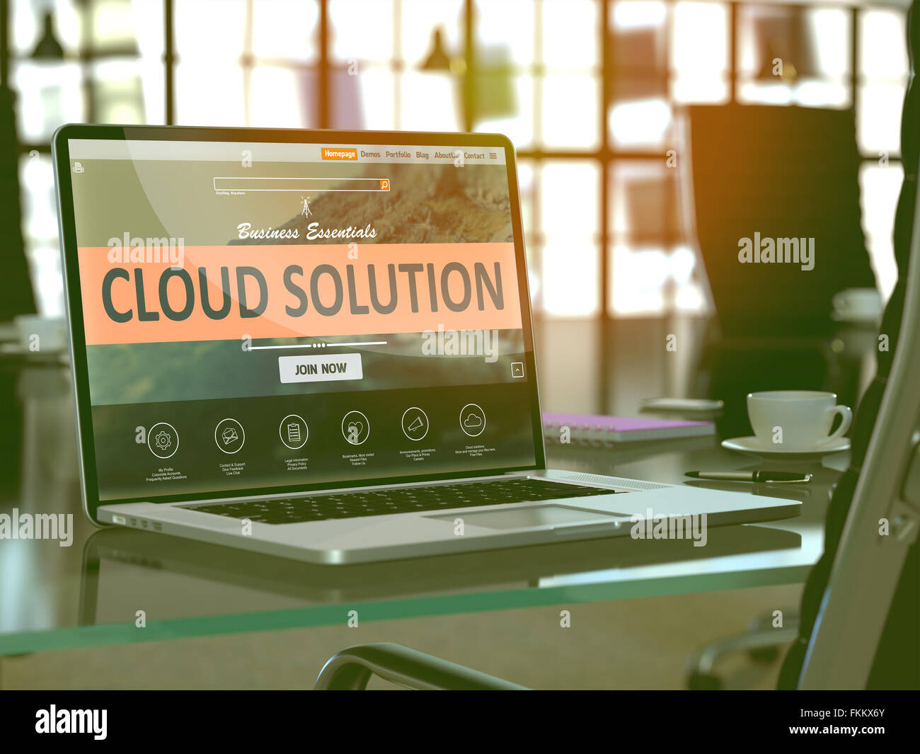 Soluzione cloud concetto su uno schermo del notebook. Foto Stock