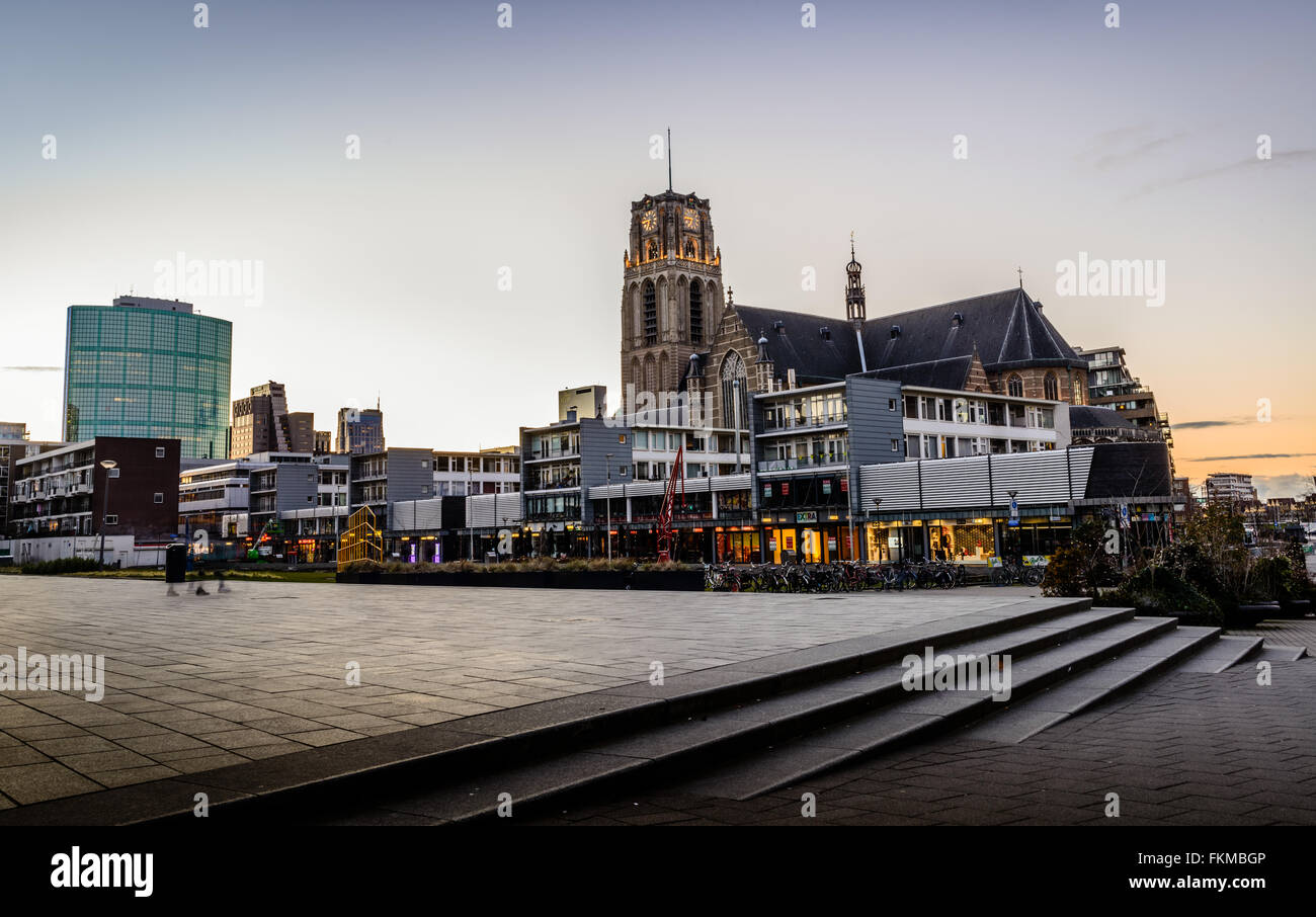 Rotterdam, Paesi Bassi blaak distretto e Laurenskerk Foto Stock