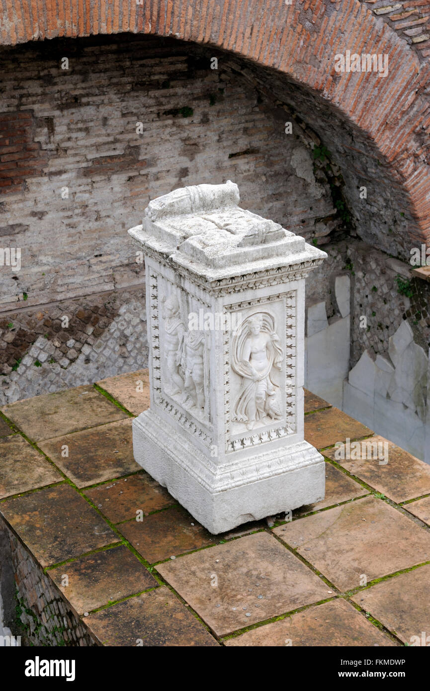 Lacus Juturnae, la molla del sacro Juturna fontana, Foro Romano, Roma, Italia Foto Stock